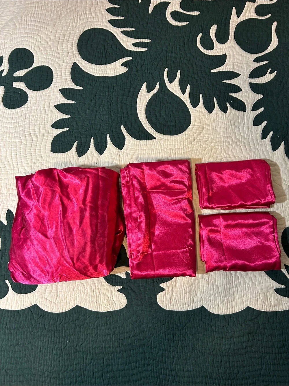 New Juicy Couture Queen Size Sheets 4pcs set  (Hot Pink )